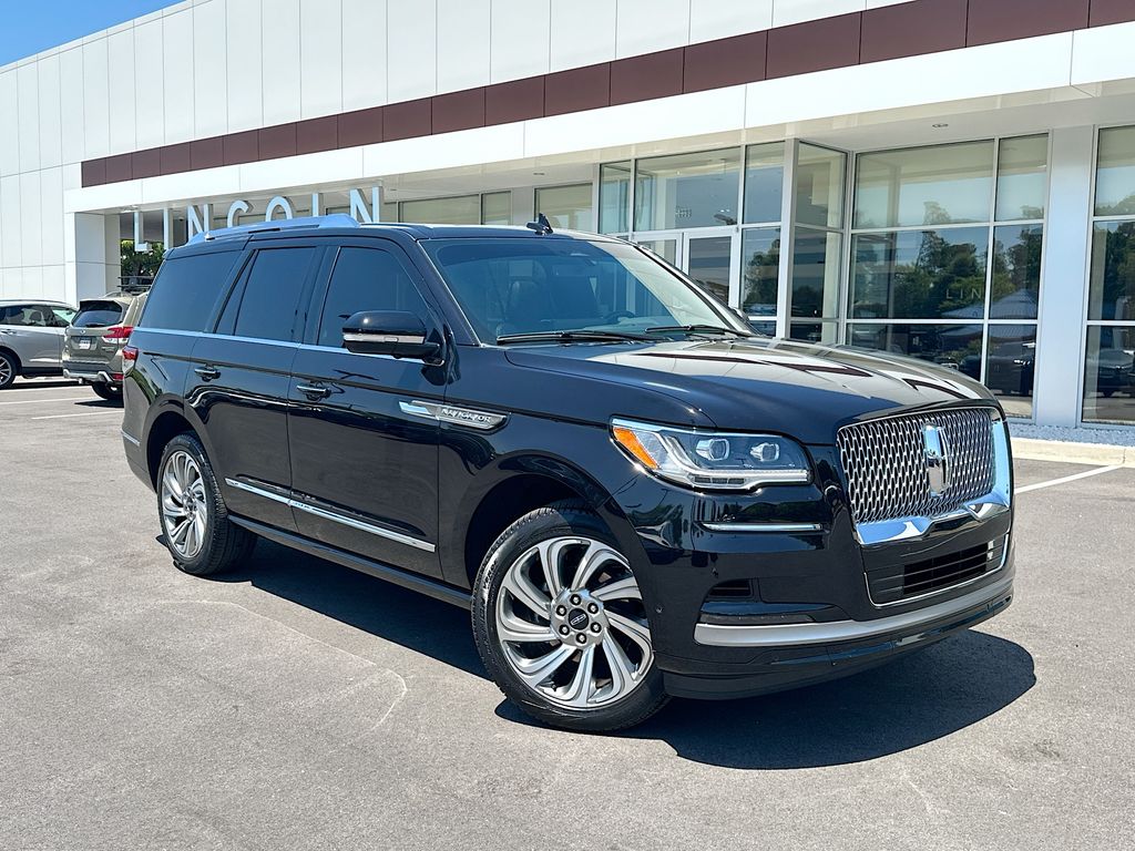 2024 Lincoln Navigator Premiere AWD's photo