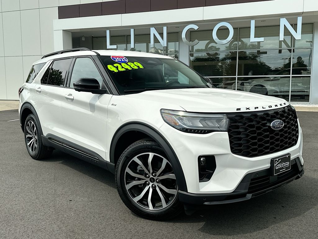 2025 Ford Explorer ST-LINE RWD (PL535)'s photo