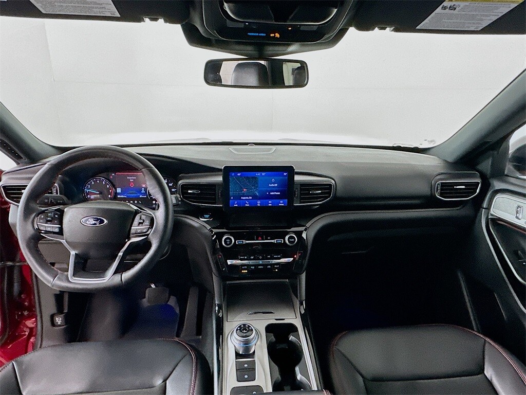 2023 Ford Explorer ST-Line photo 2