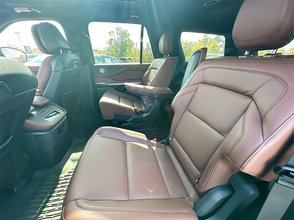 2025 Lincoln Navigator Reserve photo 2