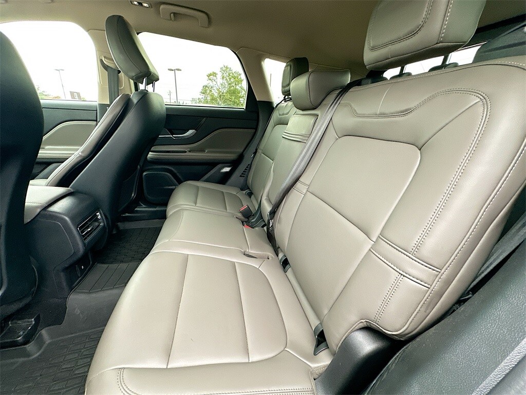 2023 Lincoln Corsair Standard photo 2