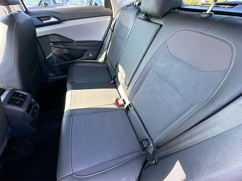 2024 Volkswagen Taos SE photo 4