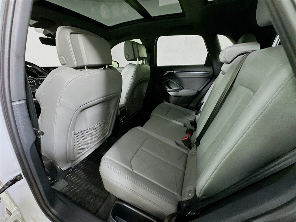 2024 Audi Q3 S line Premium Plus photo 3