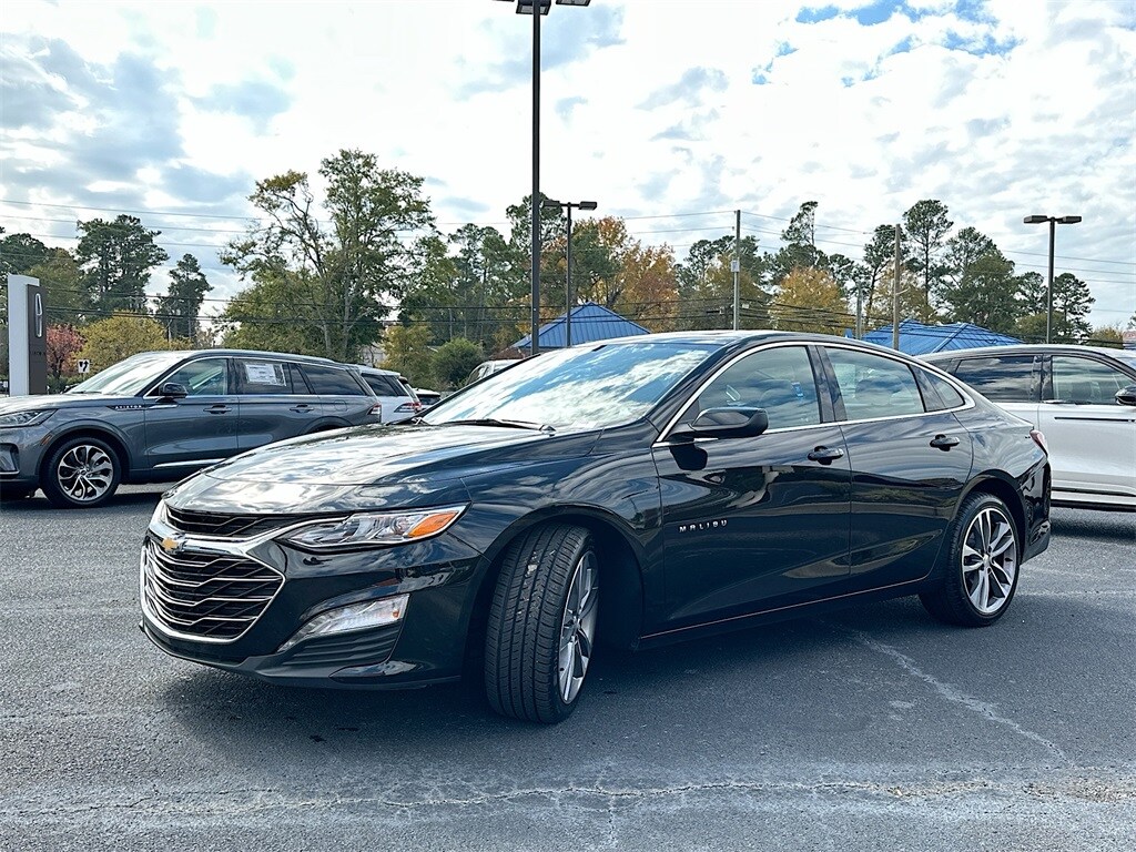 2024 Chevrolet Malibu Premier 2LT photo 2