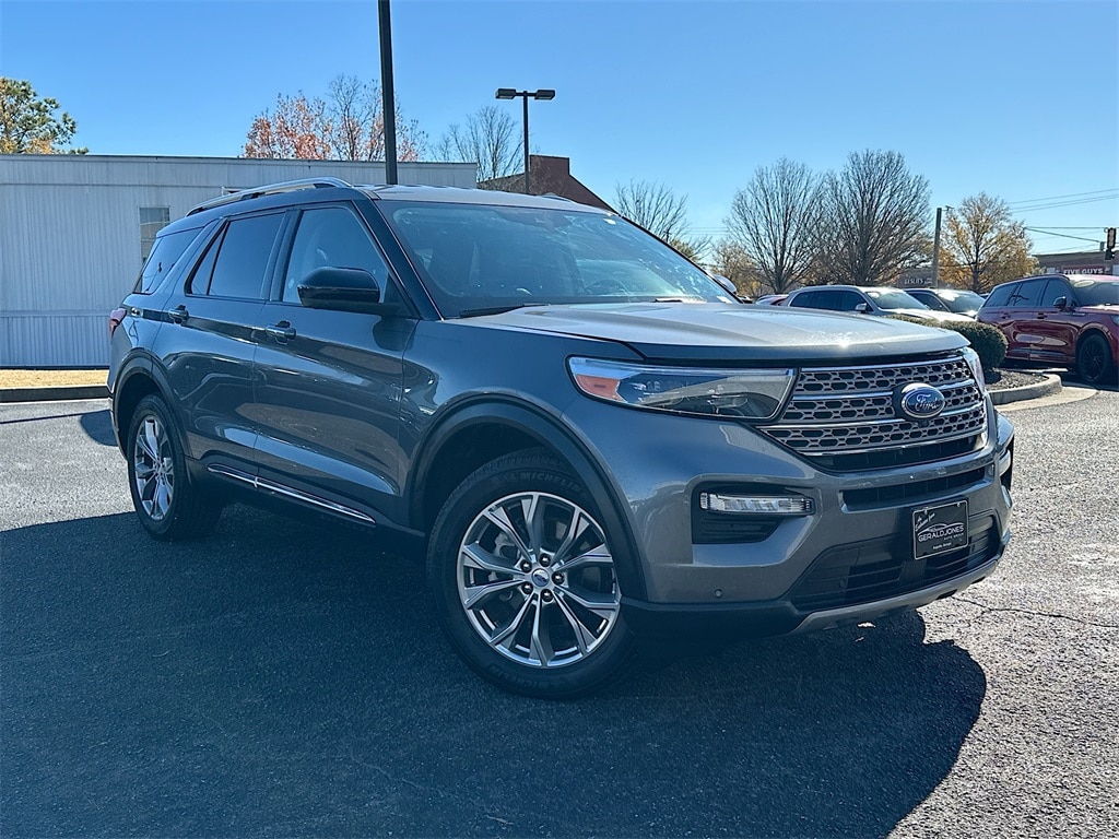 2023 Ford Explorer Limited's photo