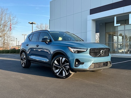 2025 Volvo XC40 B5 Ultra Dark Theme SUV