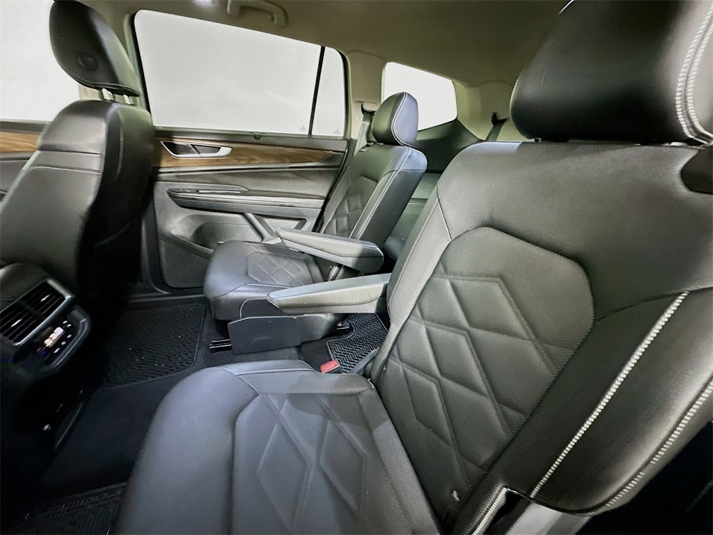 Used 2024 Volkswagen Atlas 2.0T SE w/Technology SUV