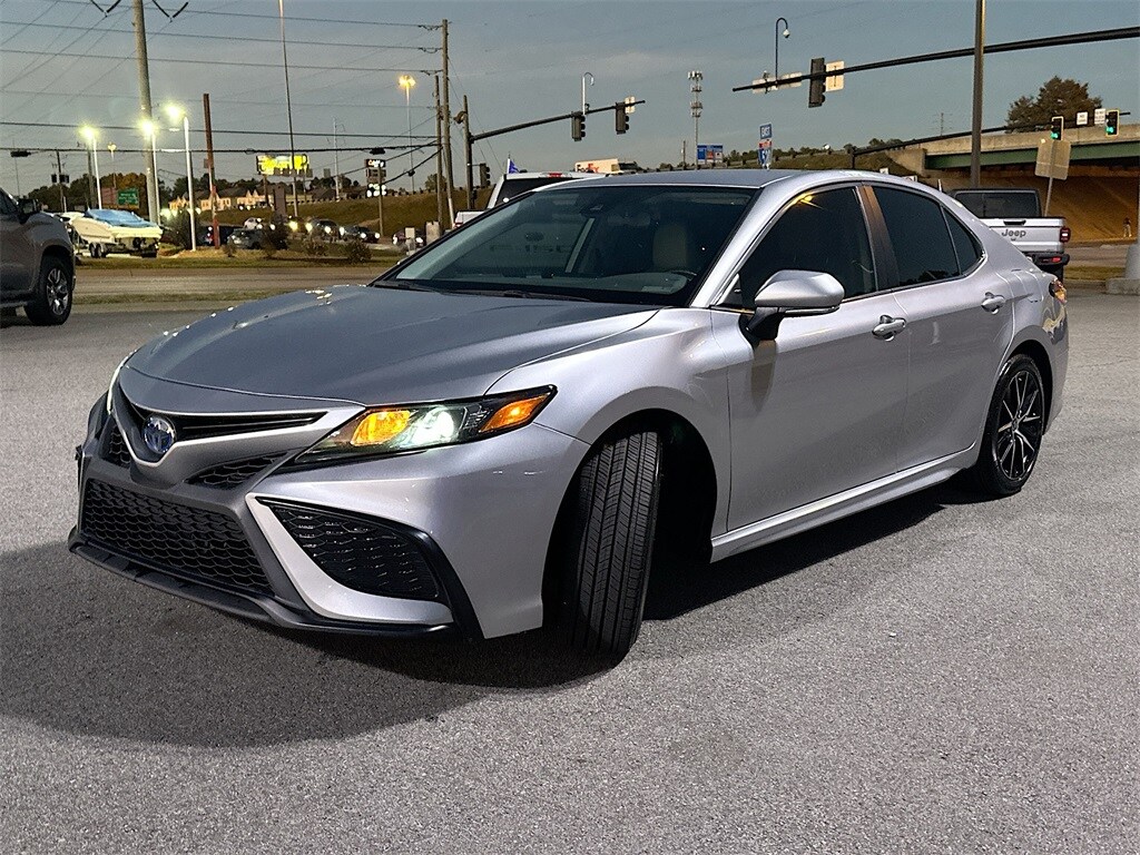 2022 Toyota Camry Hybrid Base photo 2