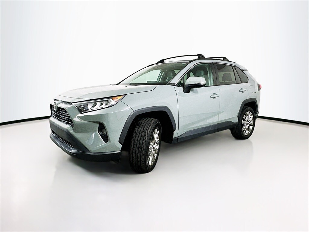 2021 Toyota RAV4 XLE Premium photo 2