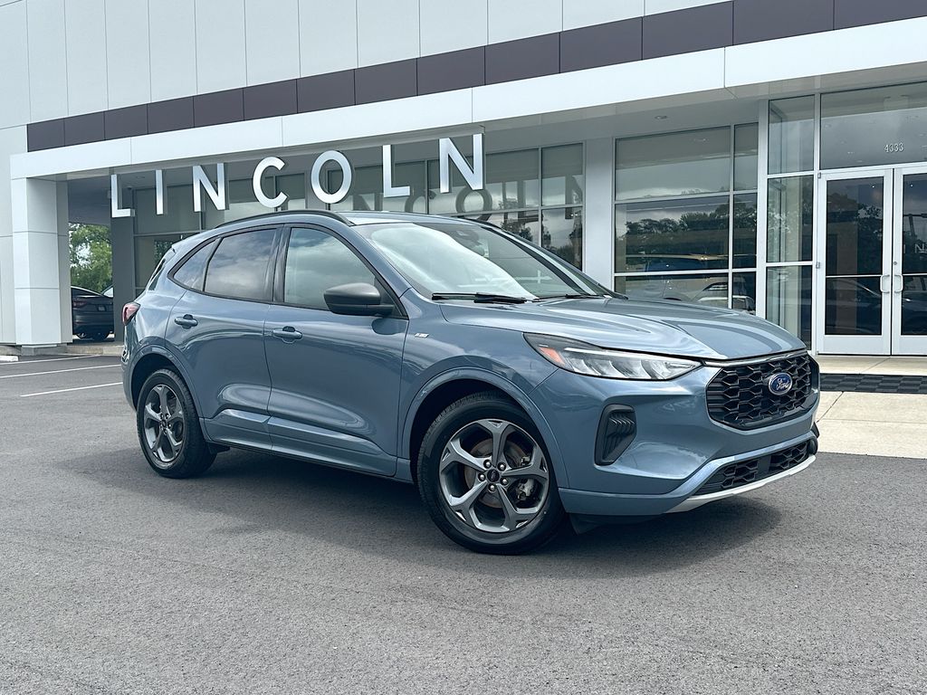 2023 Ford Escape ST-Line FWD's photo
