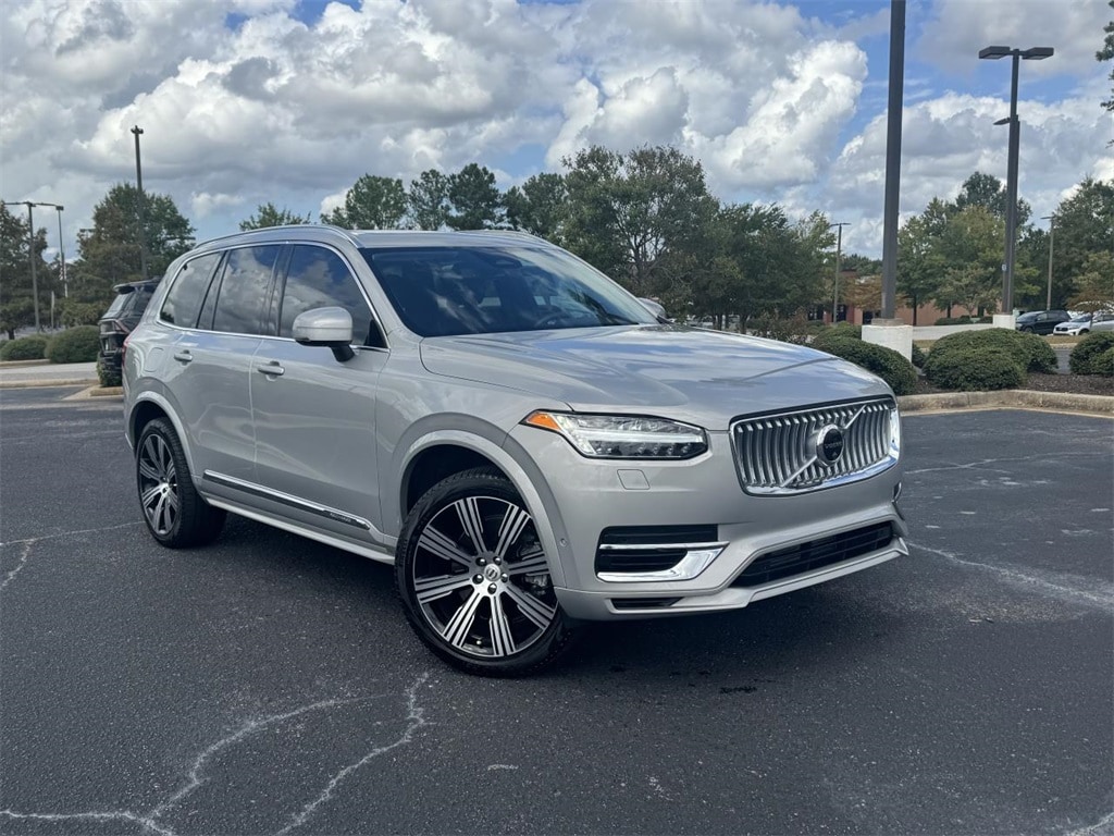 2023 Volvo XC90 Plus's photo
