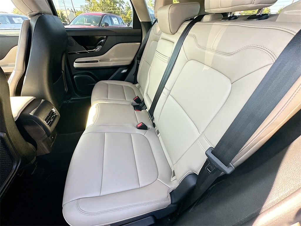 2025 Lincoln Corsair Premiere photo 2