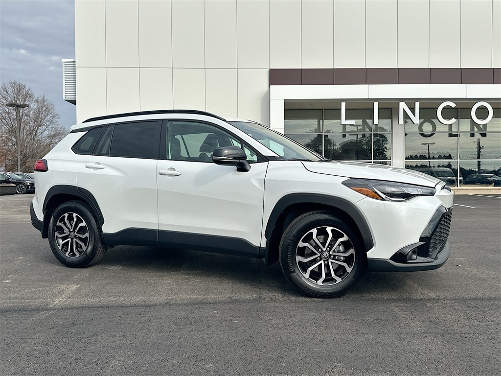 2025 Toyota Corolla Cross SE's photo