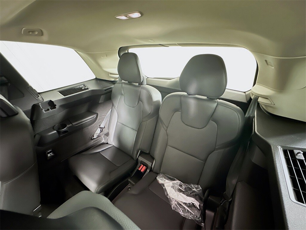 2025 Volvo XC90 T8 Plus photo 4