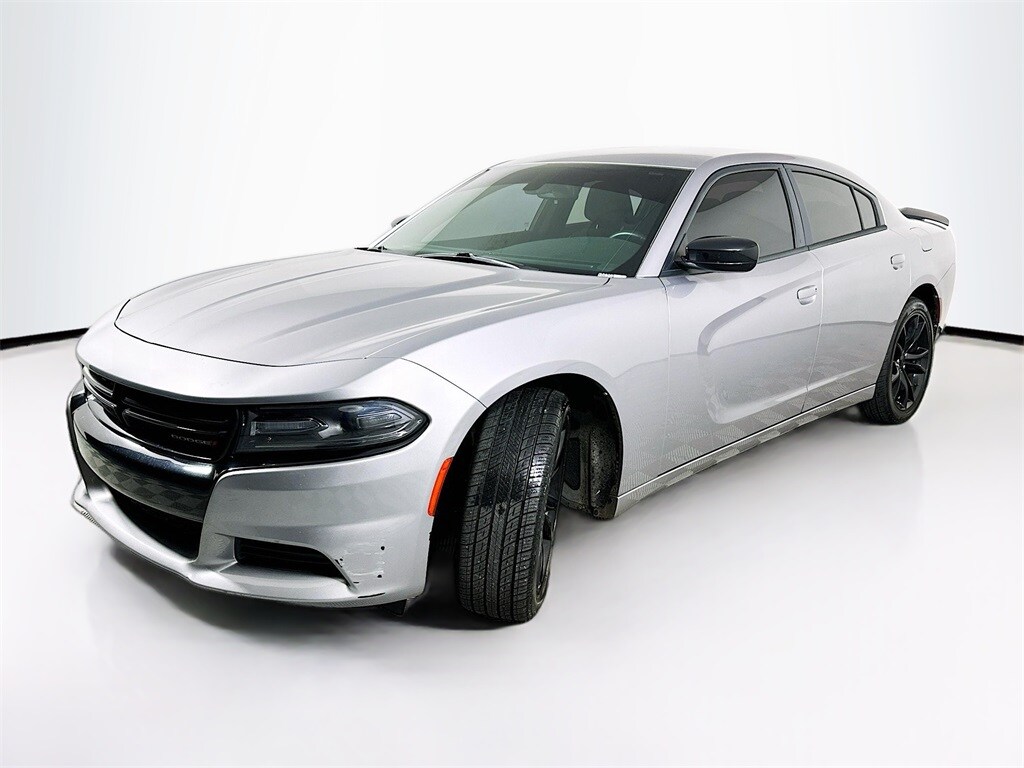 2016 Dodge Charger SE photo 2