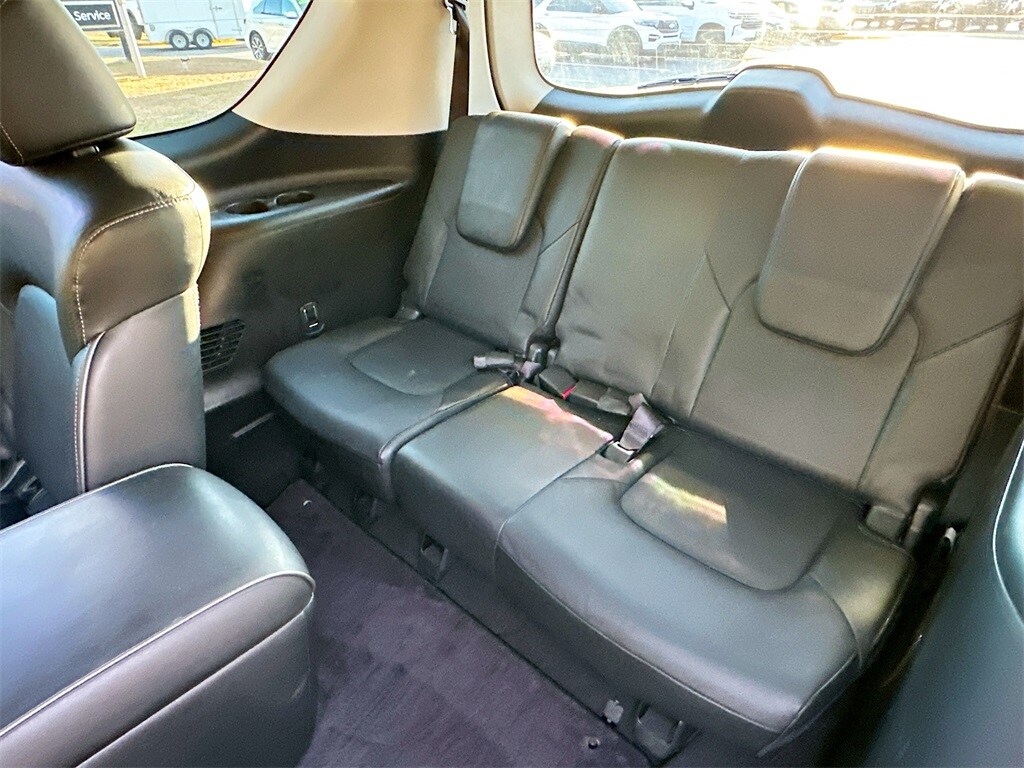 2019 Infiniti QX80 Luxe photo 2