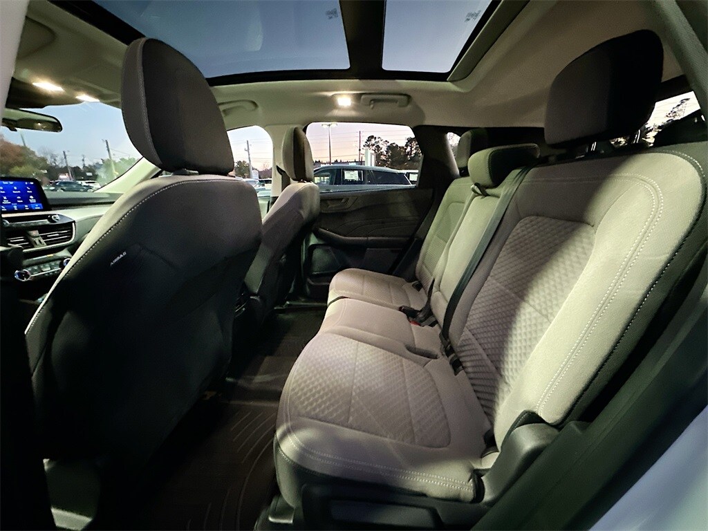 2022 Ford Escape SE Hybrid photo 2