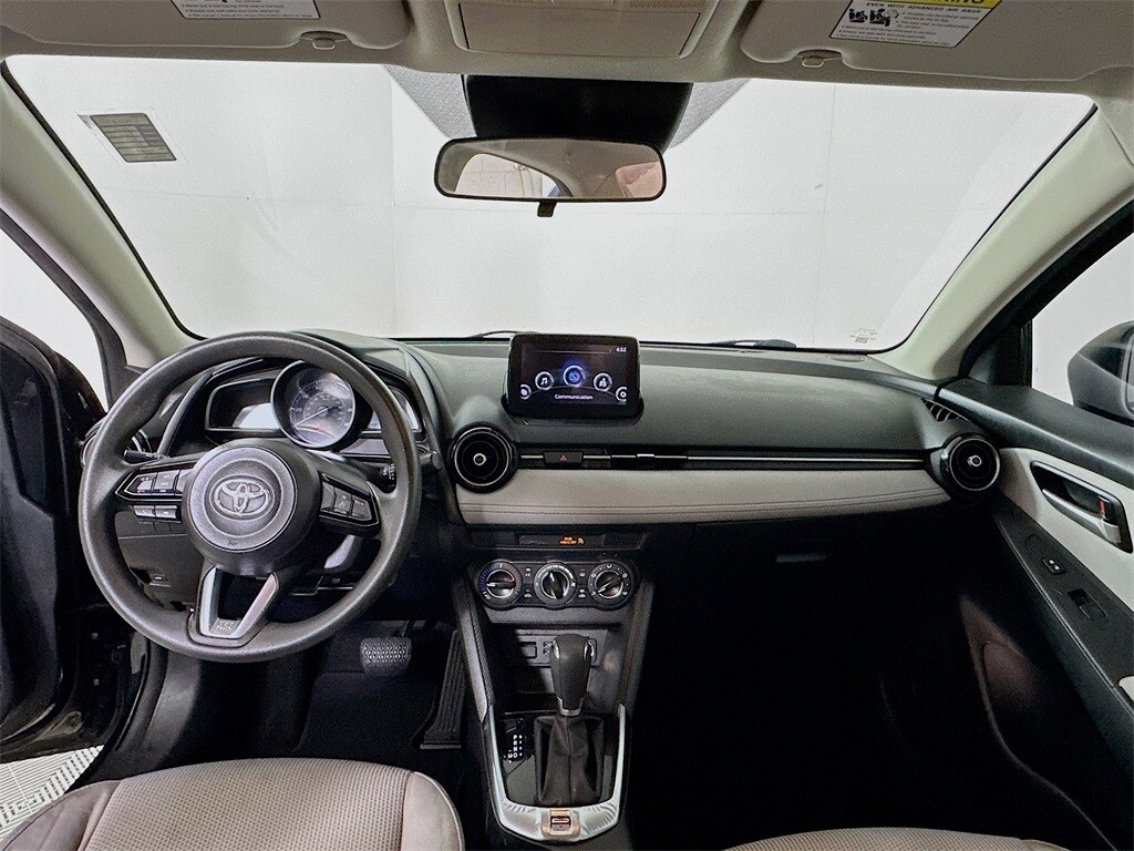 2020 Toyota Yaris L photo 2