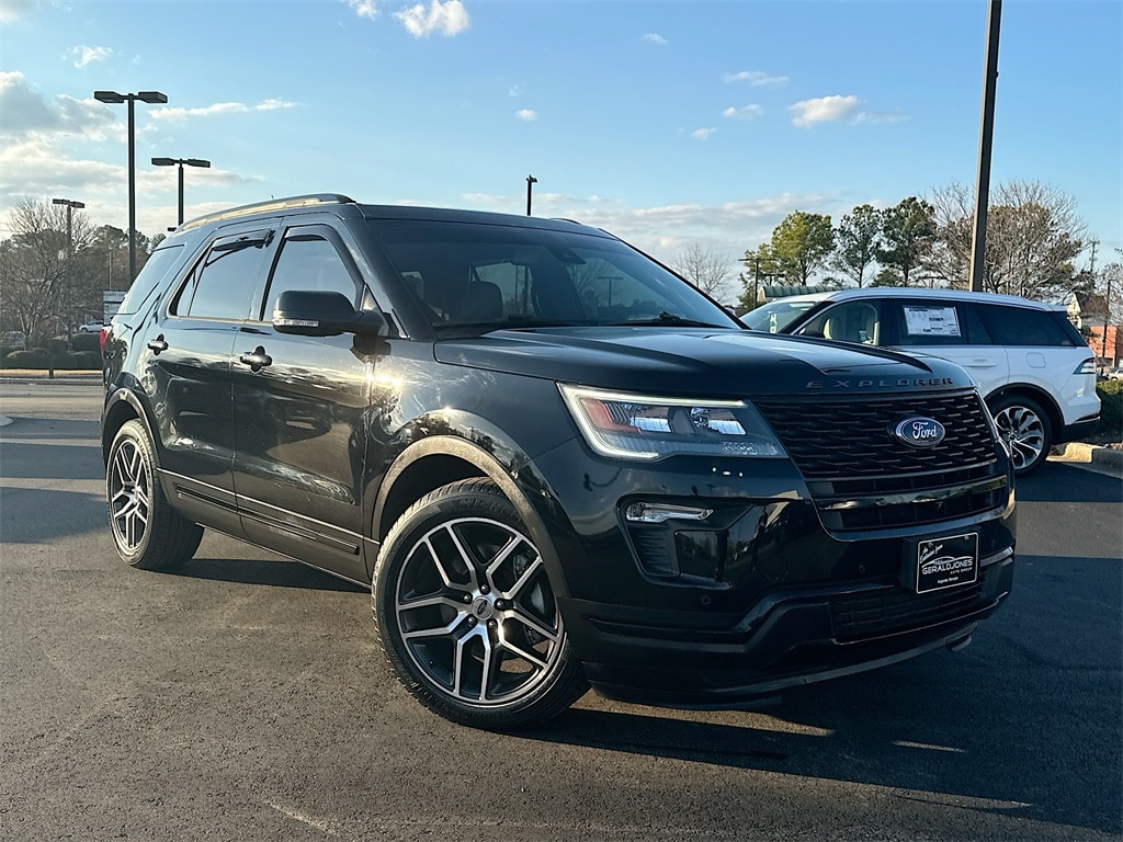 2018 Ford Explorer Sport's photo