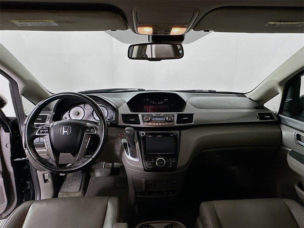 2015 Honda Odyssey Touring Elite photo 3