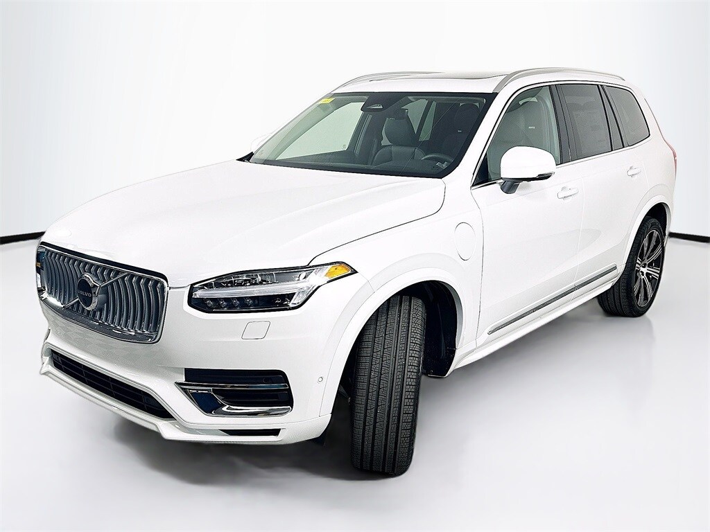 2025 Volvo XC90 T8 Plus photo 2
