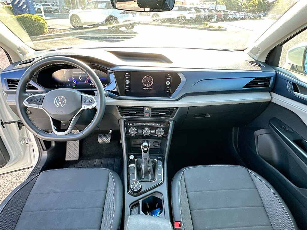 2024 Volkswagen Taos SE photo 3