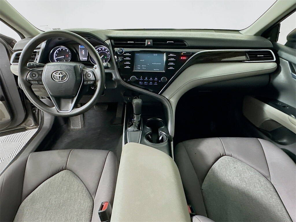2018 Toyota Camry LE photo 3