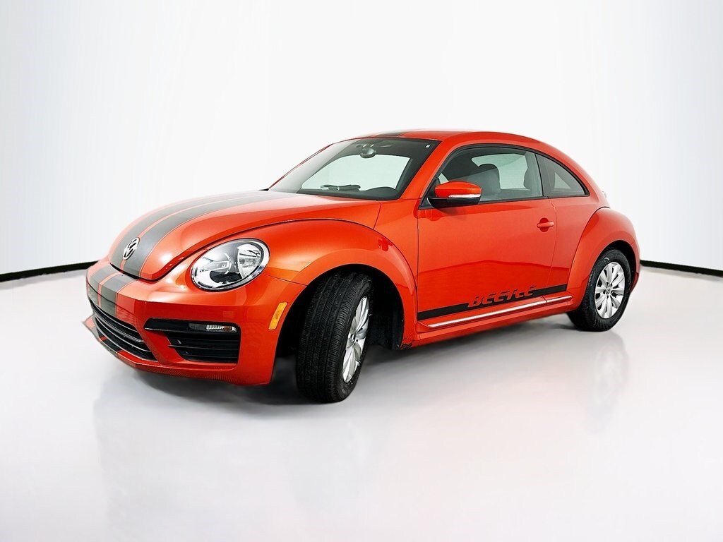 2019 Volkswagen Beetle S photo 2
