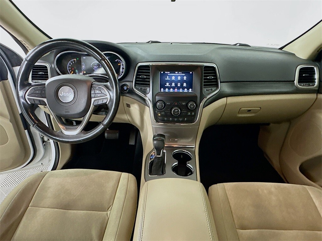 2019 Jeep Grand Cherokee Laredo E photo 3