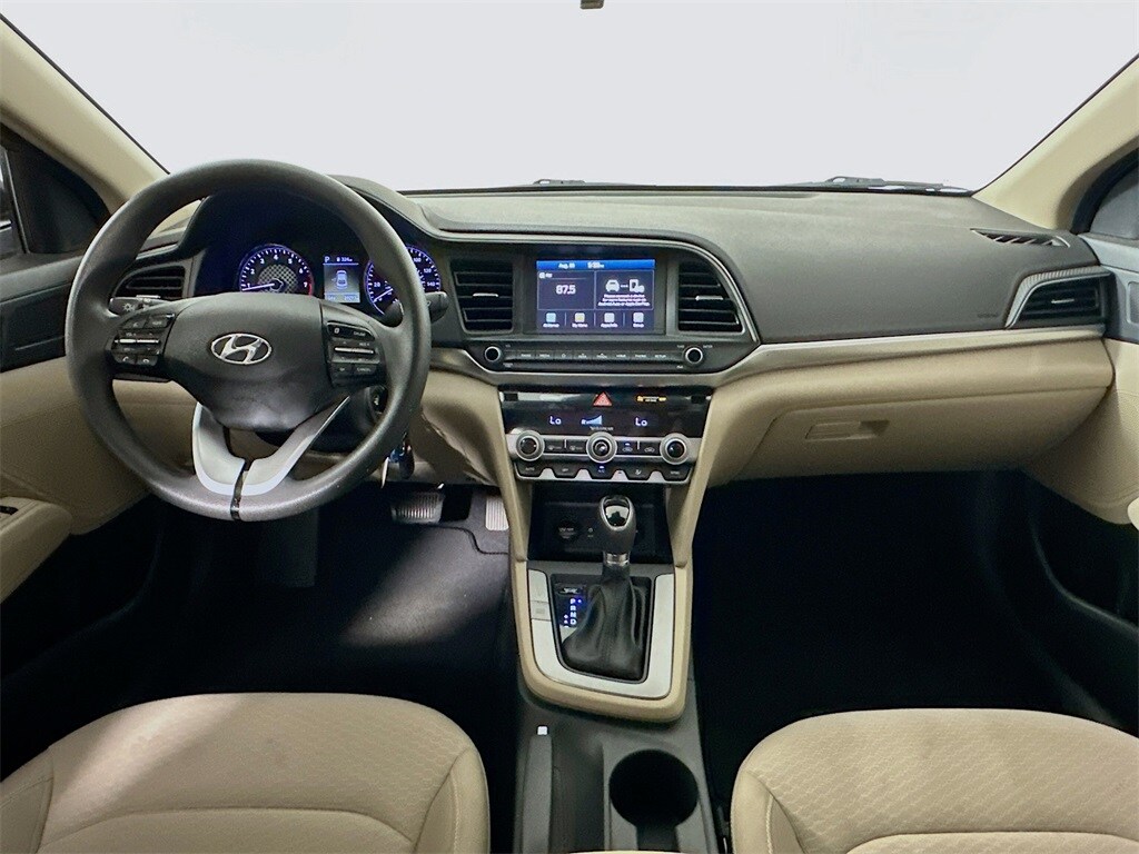 2020 Hyundai Elantra SEL photo 3