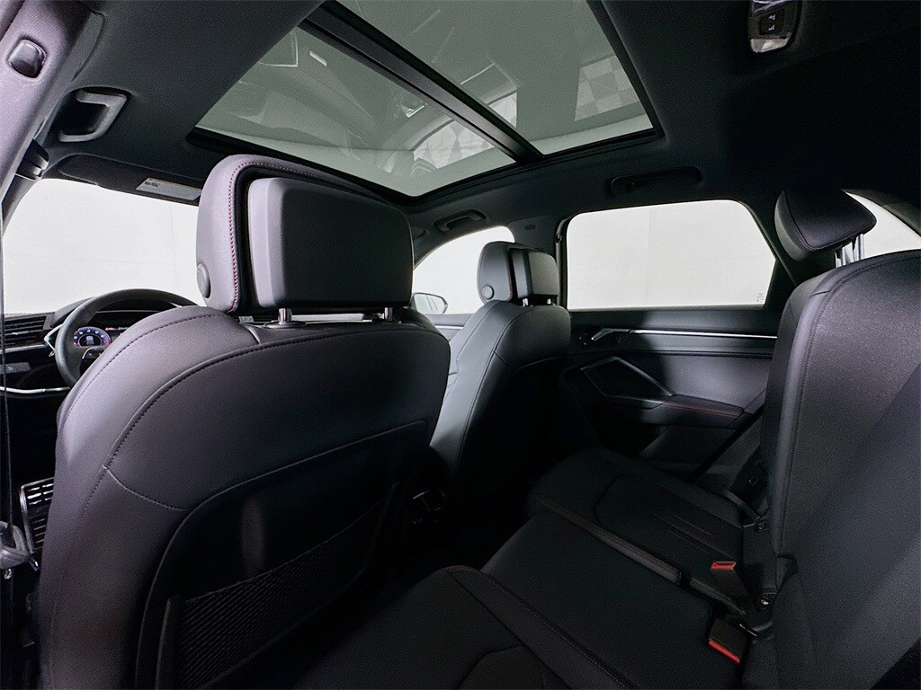 2025 Audi Q3 S line Premium Plus photo 4