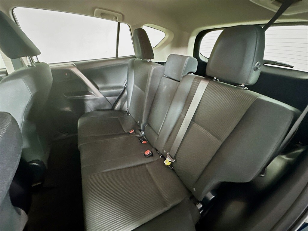 2018 Toyota RAV4 LE photo 4