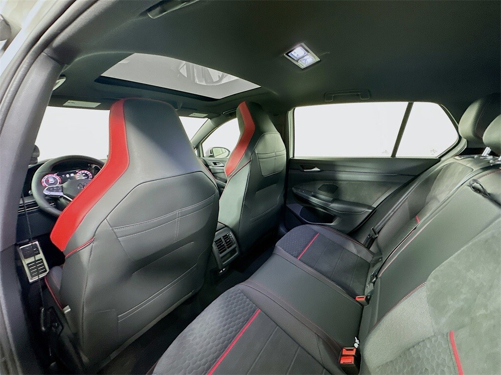 2025 Volkswagen Golf GTI SE photo 3
