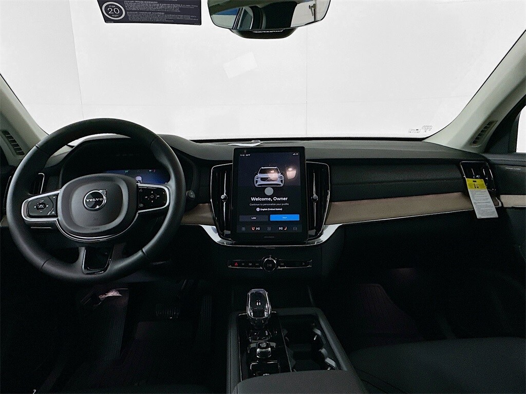 2025 Volvo XC90 B5 Plus photo 2