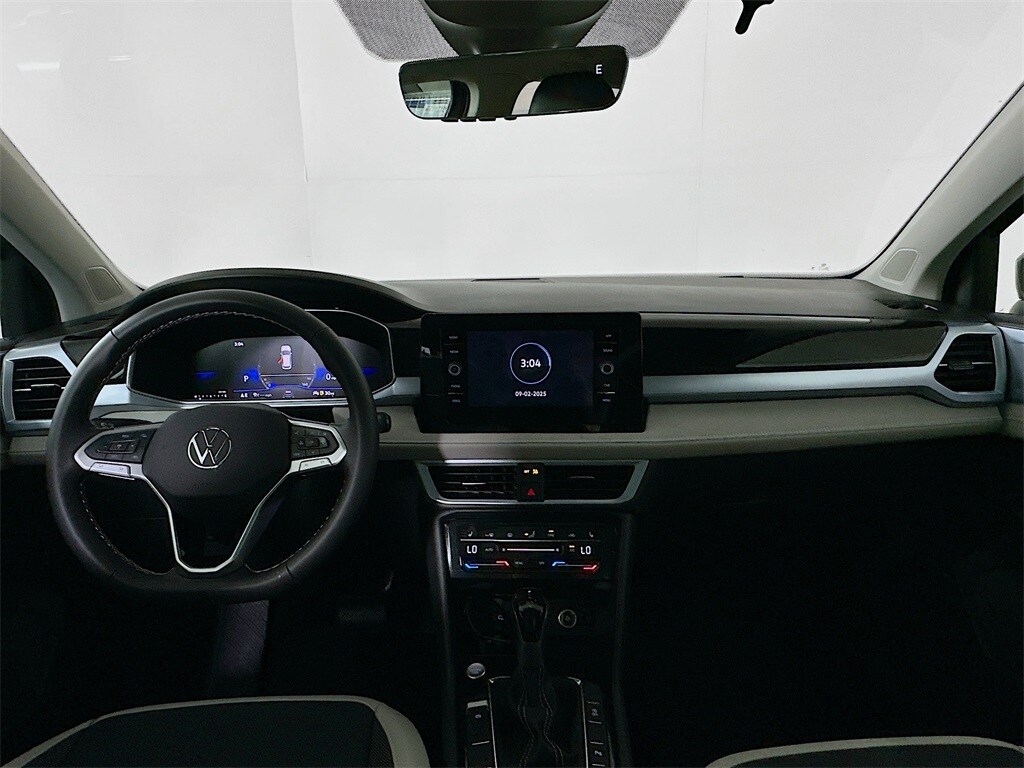 2025 Volkswagen Taos SE photo 3