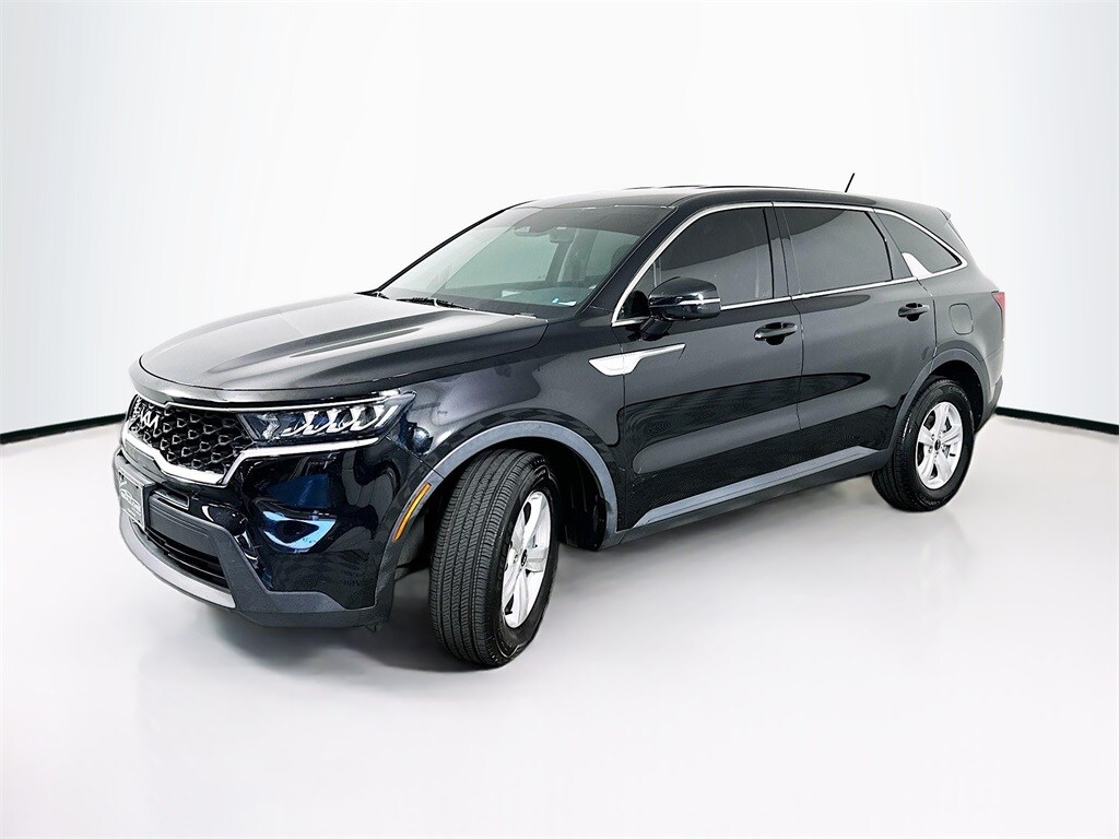 2023 Kia Sorento LX photo 2