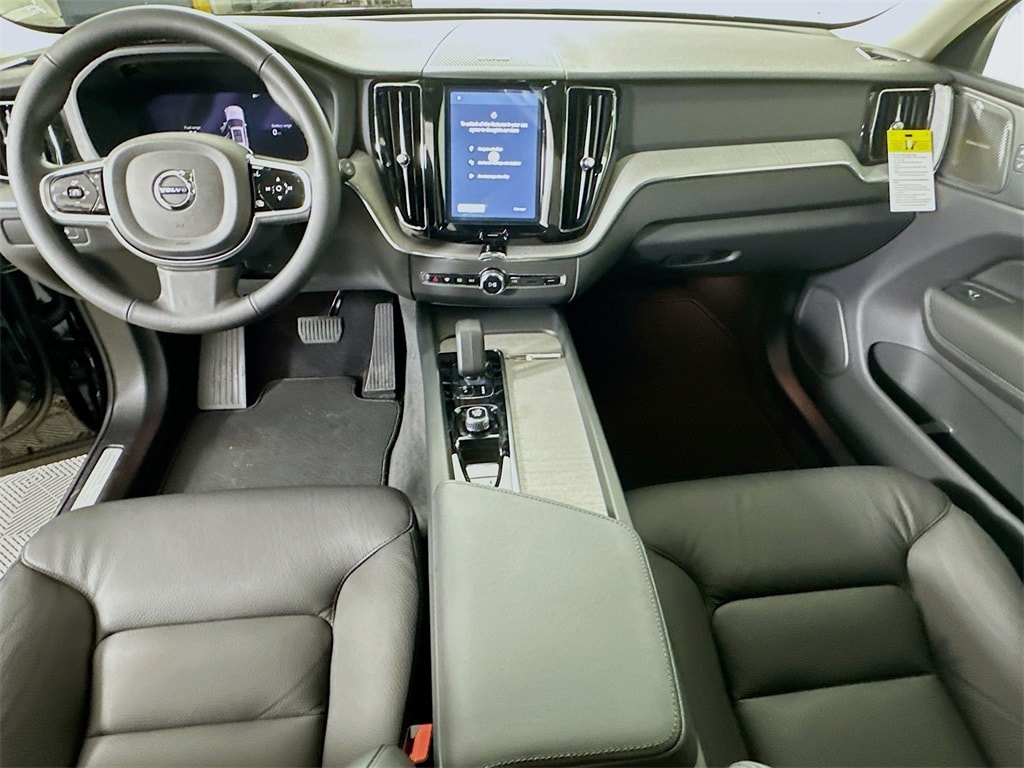 2025 Volvo XC60 Hybrid T8 Plus photo 3