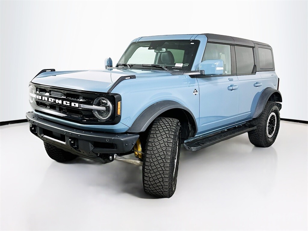 2023 Ford Bronco Outer Banks photo 2