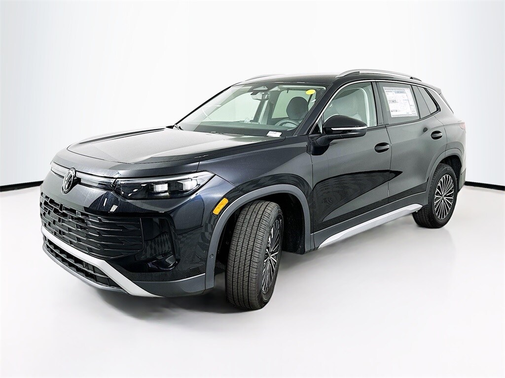 2025 Volkswagen Tiguan S photo 2