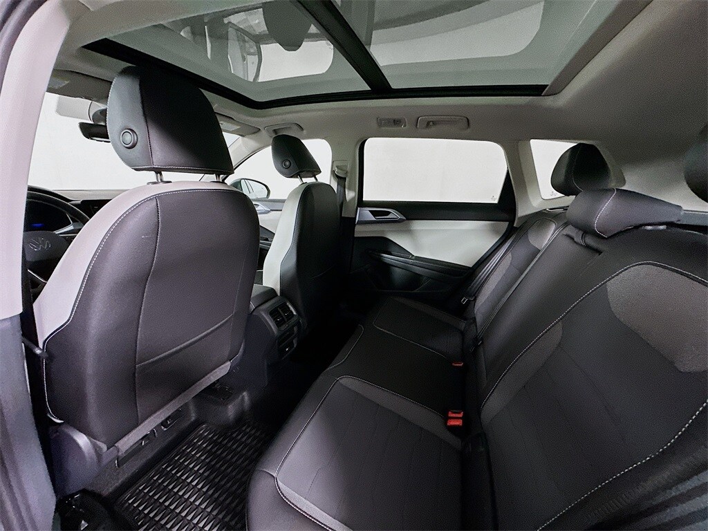 2025 Volkswagen Taos SE photo 4