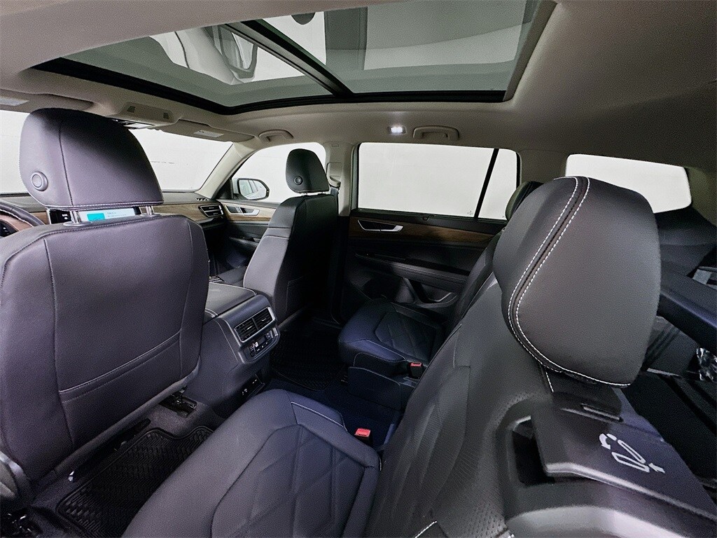 2026 Volkswagen Atlas SE Technology photo 3
