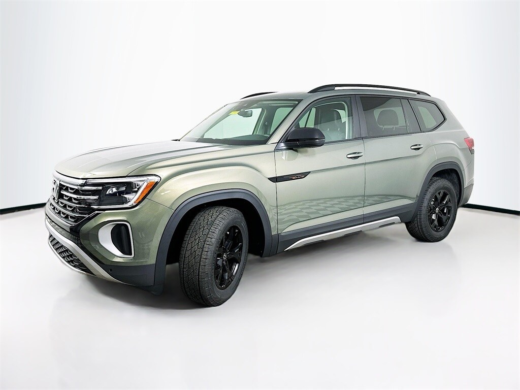 2025 Volkswagen Atlas Peak Edition SE photo 2