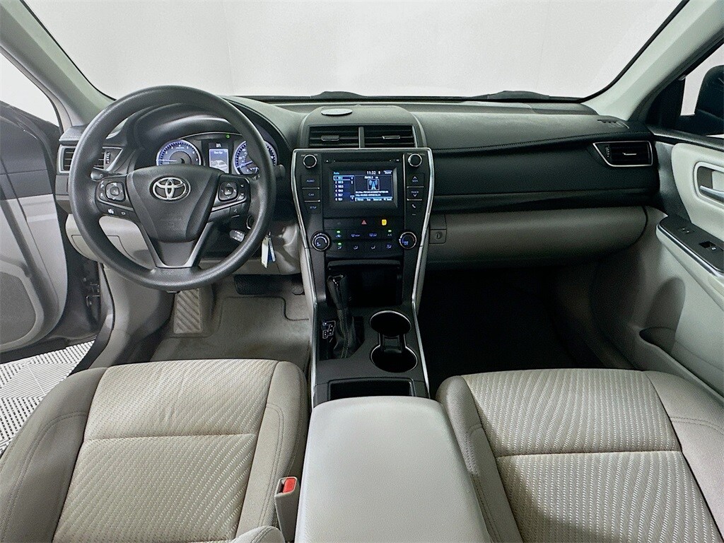 2016 Toyota Camry LE photo 3