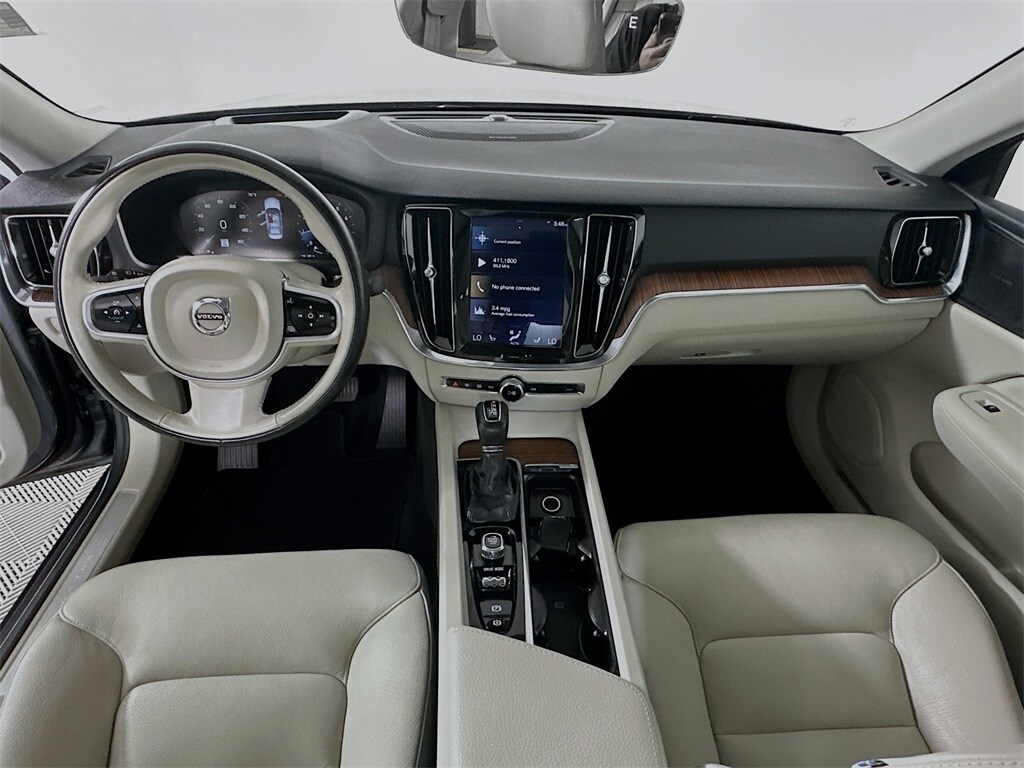 2020 Volvo S60 T5 Momentum photo 3