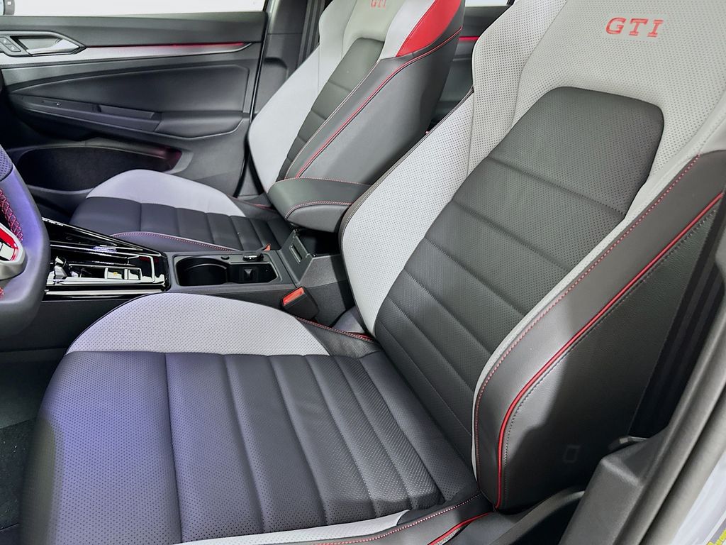 2025 Volkswagen Golf GTI SE - Photo 8