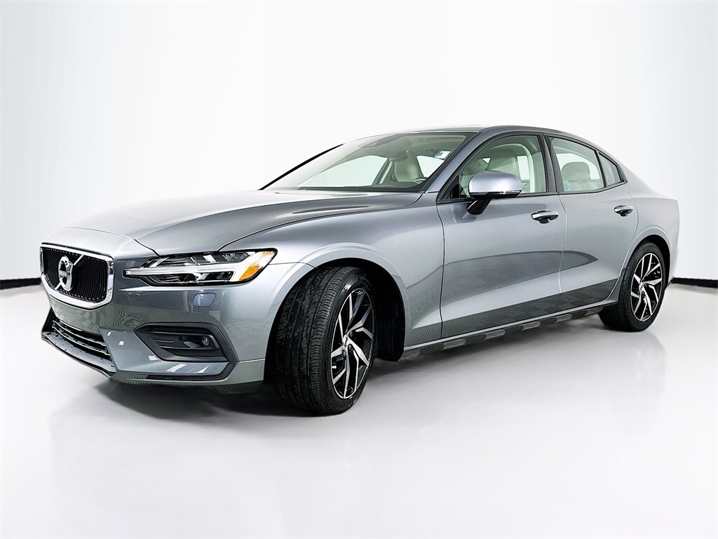 2020 Volvo S60 T5 Momentum photo 2
