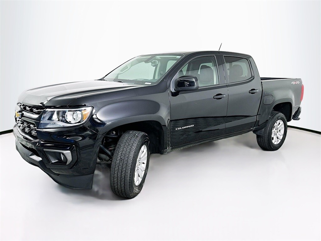 2022 Chevrolet Colorado LT photo 2