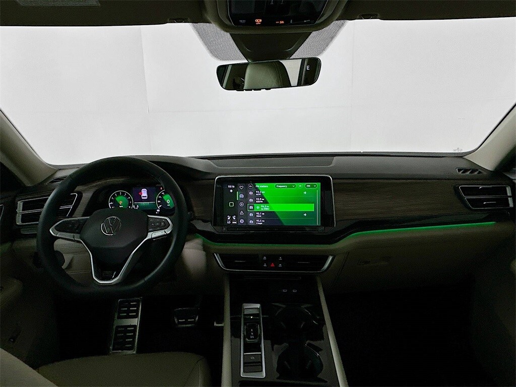 2026 Volkswagen Atlas SEL Premium R-Line photo 2