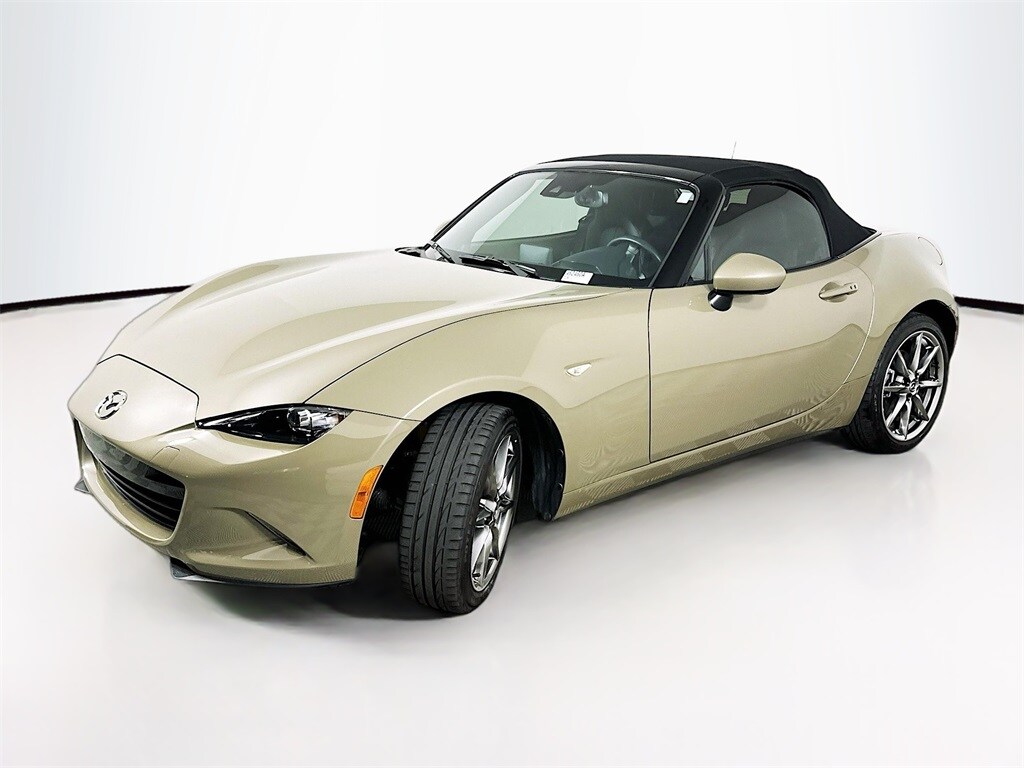 2023 Mazda MX-5 Miata Miata Grand Touring photo 2