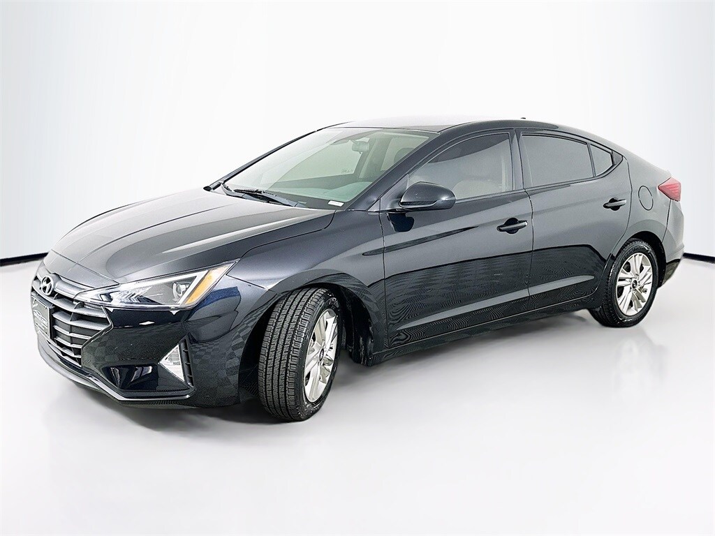 2020 Hyundai Elantra SEL photo 2
